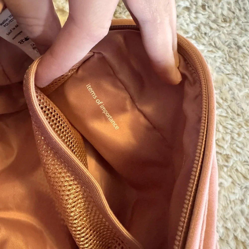 lululemon athletica feeling ready pouch - 3.5L, velour in pink pastel - Picture 7 of 8